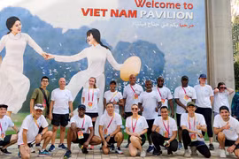 Các nguyên thủ quốc gia tới thăm Nhà Triển lãm Việt Nam