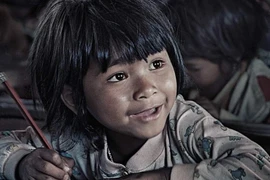 Đấu giá ảnh gây quỹ cho học sinh miền Trung 