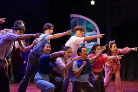 Ra mắt vở kịch thiếu nhi "Bộ quần áo mới của hoàng đế"