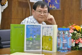  Nguyễn Nhật Ánh ký tặng sách bản đặc biệt"Đảo mộng mơ"