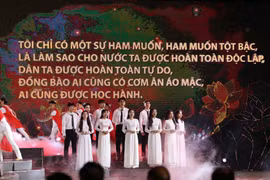 Xúc động với chương trình nghệ thuật đặc sắc "Lời Người ở lại"