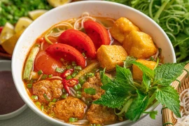 Bún riêu và miến xào cua lọt top 100 món ăn từ động vật giáp xác ngon nhất thế giới