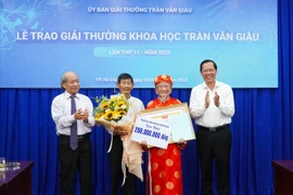 Công trình nghiên cứu “Gia Định - Sài Gòn - TPHCM: Dặm dài lịch sử (1698-2020)” nhận Giải thưởng khoa học Trần Văn Giàu