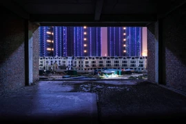 "Hà Nội, thứ Tư, 10h43 phút tối"-Những hình ảnh về Hà Nội màu neon