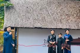 Trình diễn thời trang áo dài tại Văn Miếu-Quốc Tử Giám