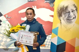 Họa sĩ Bùi Hoàng Dương nhận Giải thưởng VHNT Nguyễn Đình Thi lần thứ 2