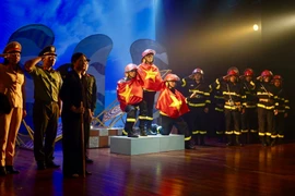 Công diễn vở kịch nói "Ngược chiều bình an" ngợi ca sự hy sinh của các chiến sĩ PCCC&CNCH