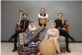 “Hành trình từ xứ sở phượng hoàng đến đất nước của con rồng cháu tiên”