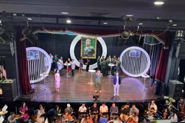 Nhạc kịch "Khát vọng đỏ" tôn vinh bộ đội cụ Hồ trong thời bình