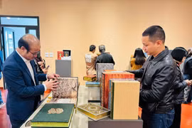 Trưng bày 43 ấn bản sách đặc biệt S100 của Đông A Books
