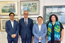 Trưng bày 30 bức tranh màu nước của họa sĩ Minh Đàm