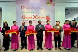 Các họa sĩ, nhà điêu khắc nổi tiếng góp mặt tại triển lãm "Khai xuân"