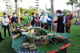 Sôi nổi các hoạt động tại Làng Văn hóa - Du lịch các dân tộc Việt Nam dịp nghỉ lễ 30/4-1/5 