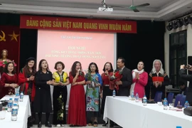 Sắp ra mắt tập thơ song ngữ Namkau, phát hành trên Amazon