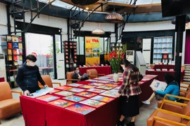 Mở cửa phòng đọc sách báo "'Mừng xuân đất nước - Mừng Đảng quang vinh''