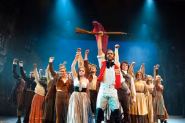 Chuẩn bị xong đến 80%, tour diễn "Những người khốn khổ" vẫn bị hoãn