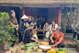 Trên 1,5 vạn du khách trải nghiệm 'Tết làng Việt' 2024 tại Làng cổ Đường Lâm 
