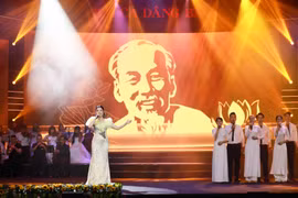 Chương trình nghệ thuật "Bài ca dâng Bác": Hành trình bằng âm nhạc, tái hiện chân dung Chủ tịch Hồ Chí Minh
