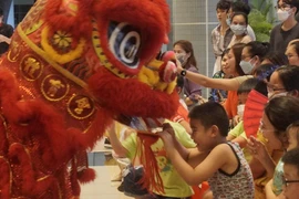 Chương trình nghệ thuật "Đêm hội trăng rằm yêu thương" 