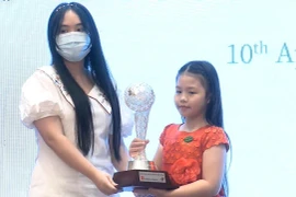 Bé gái 8 tuổi đoạt giải đặc biệt cuộc thi viết truyện "Đóa hoa đồng thoại"