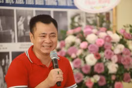 NSND Tự Long hát chầu Văn trong vở diễn về Mẫu Liễu Hạnh