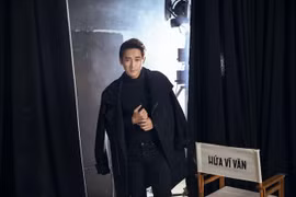 Hứa Vĩ Văn mở triển lãm "Vùng mơ"