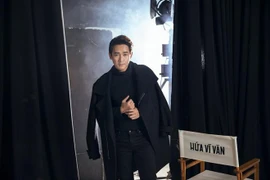 Hứa Vĩ Văn mở triển lãm "Vùng mơ"