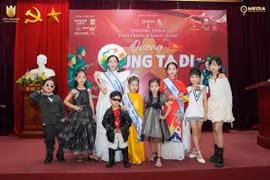 Chương trình nghệ thuật thời trang "Đường chúng ta đi"