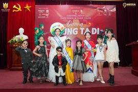 Chương trình nghệ thuật thời trang "Đường chúng ta đi"