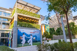 Nhà Triển lãm Việt Nam tại Dubai gây ấn tượng với 800 nón lá bọc lá sen