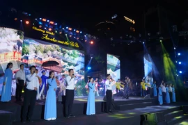 Lắng nghe các giai điệu tuyệt đẹp về mùa thu Hà Nội