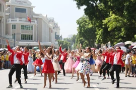 10.000 người tham dự "Ngày hội văn hóa vì hòa bình" kỷ niệm 70 năm Ngày giải phóng Thủ đô