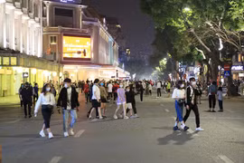  3 ngày đầu mở lại, phố đi bộ Hồ Gươm đón đến 40.000 lượt khách