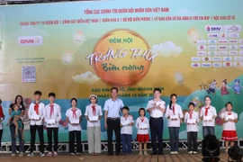 Chương trình thiện nguyện "Trăng thu biên cương" trao tặng học bổng và quà tặng trị giá gần 3 tỷ đồng cho các em nhỏ