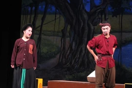 Biểu diễn vở tuồng hài nhân kỷ niệm 70 năm ngày Thầy thuốc Việt Nam