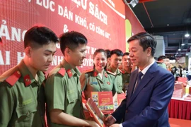 Giới thiệu cuốn sách “Lúc dân cần, lúc dân khó, có Công an”