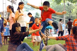“Tuổi thơ với ngày hè” tại Làng Văn hóa-Du lịch các dân tộc Việt Nam 