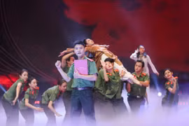  “Vinh quang trên vai những người anh hùng”- Vở nhạc kịch ca ngợi các chiến sĩ Công an nhân dân