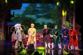 “Vui rước đèn đón trăng” trong không gian nghệ thuật sắp đặt 