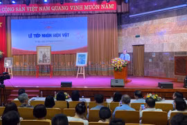 Bảo tàng Hồ Chí Minh tiếp nhận 3 bức tranh về Bác 