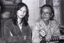 [ẢNH] Các bức ảnh đen trắng quý giá về nhạc sĩ Trịnh Công Sơn 