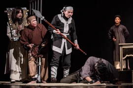 Lý luận phê bình sân khấu: Thiếu tranh luận công khai nên tụt hậu?