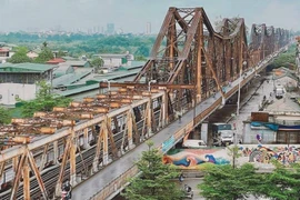 Triển lãm tư liệu “Cầu Long Biên: Hình thành và biến đổi” 