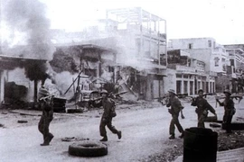 "Cuộc đời đẹp nhất là trên trận tuyến đánh kẻ thù"