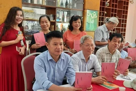 Ra mắt tuyển thơ NamKau "Khúc dạo một con đường II"