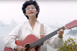 Lê Cát Trọng Lý hát kêu gọi du khách đến Đà Nẵng