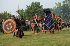 Trưng bày bộ sưu tập hiện vật của NSND Y Moan