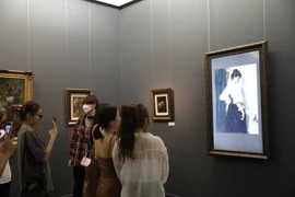 Giới trẻ nô nức tới thưởng lãm các kiệt tác hội họa Hà Lan thế kỷ 15-19