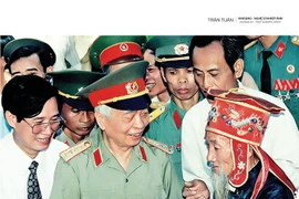 103 câu chuyện đằng sau những bức ảnh chụp Đại tướng Võ Nguyên Giáp