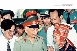 103 câu chuyện đằng sau những bức ảnh chụp Đại tướng Võ Nguyên Giáp